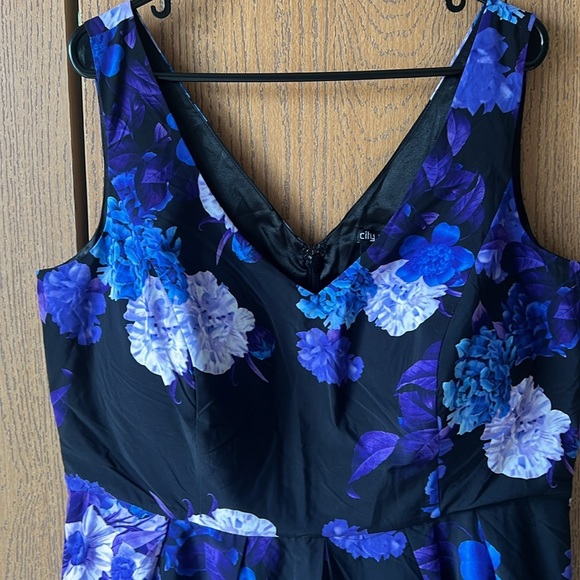 NEW Purple and Blue Hydrangea Fit & Flare Dress Size 16W - Picture 8 of 15